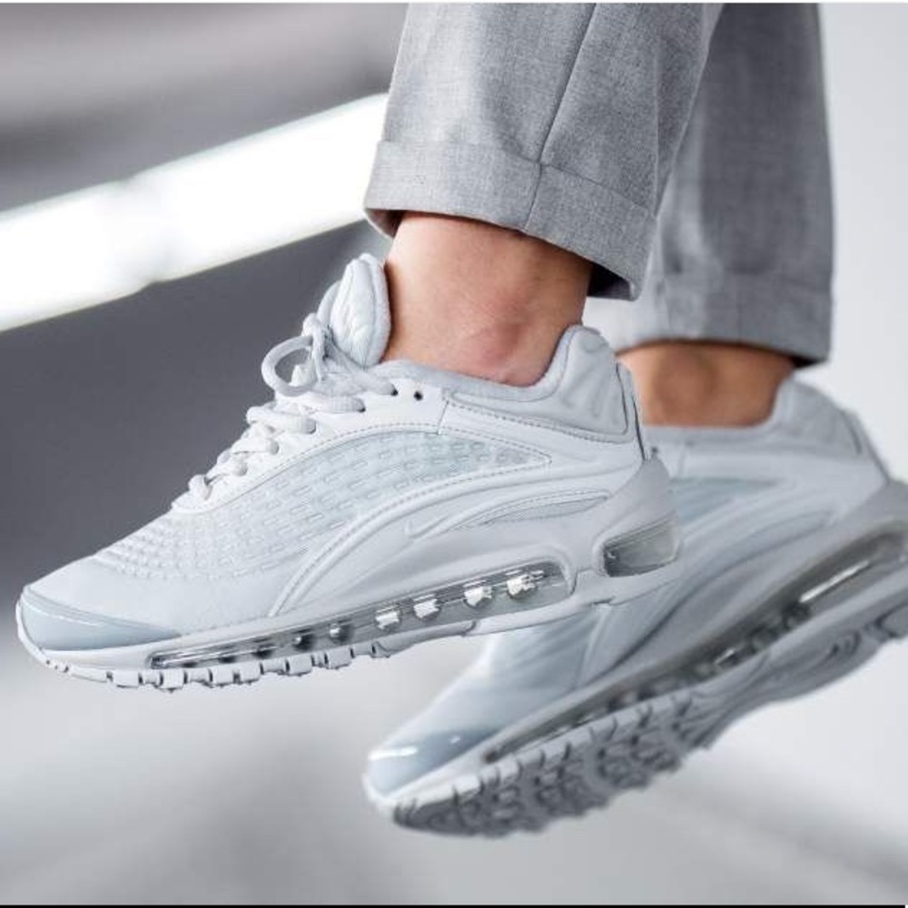 New Women’s Nike Air Max Deluxe SE